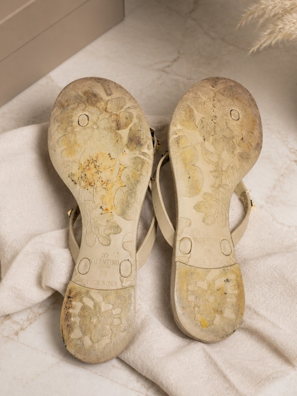 Valentino Garavani Rockstud Jelly Thong Sandals Nude/Beige 38 7.5 PLEASE READ - Picture 10 of 10